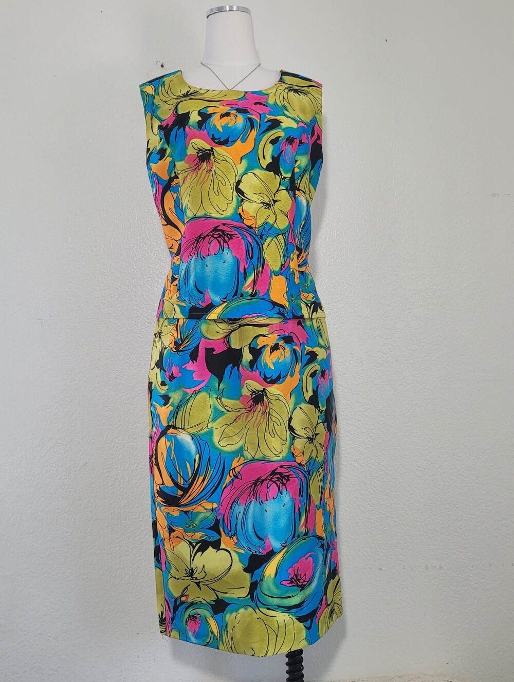 Lily & Taylor Couture Two Piece Skirt Set Vibrant Abstract Floral Pattern Sz 10